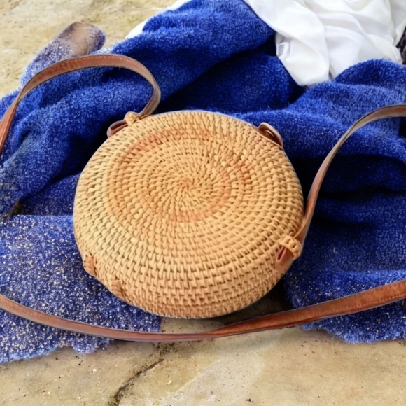 🆕️Boho Chic Mini Round Rattan Crossbody Bag 🌿Lightweight Fashionable Essential - Picture 9 of 11